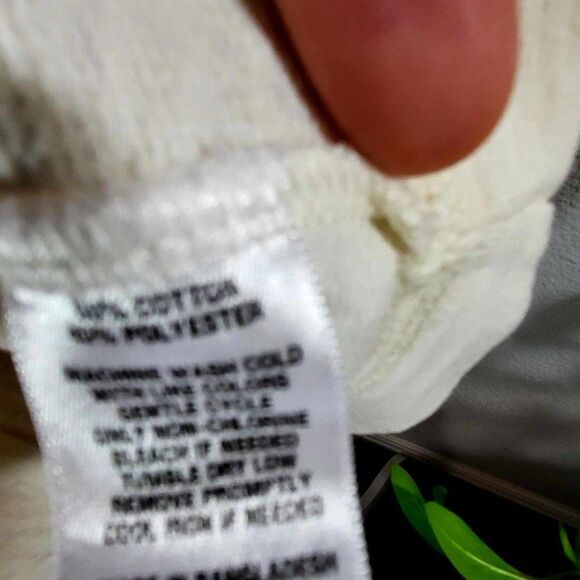 Used: Wonderland  V neck Cream Dress size L - Picture 6 of 11